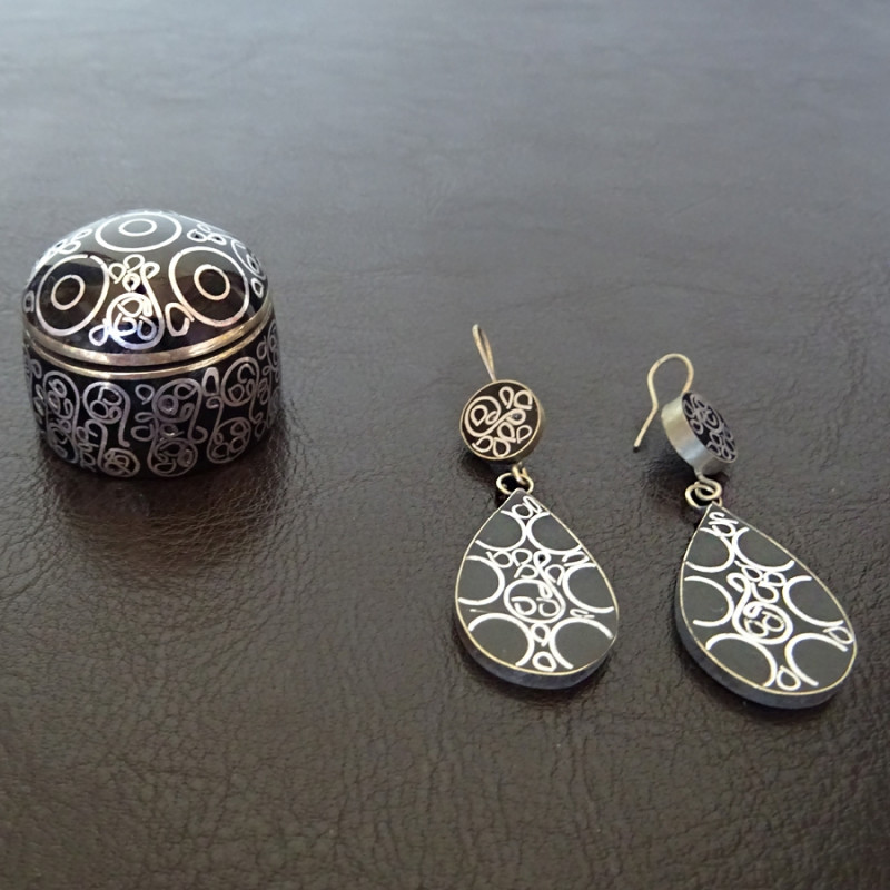 Boucles d'oreilles et boite à bijoux touareg