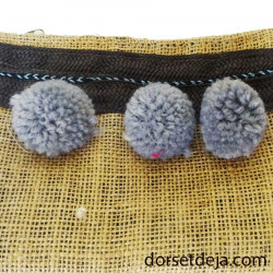 Pochette Marrakech toile de jute pompons gris